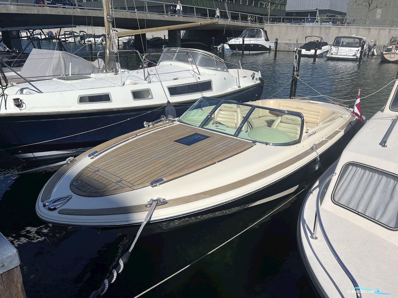 Chris Craft Corsair 25