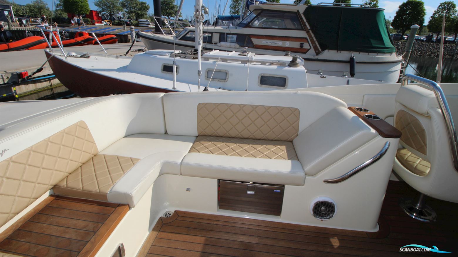 Chris Craft Corsair 28