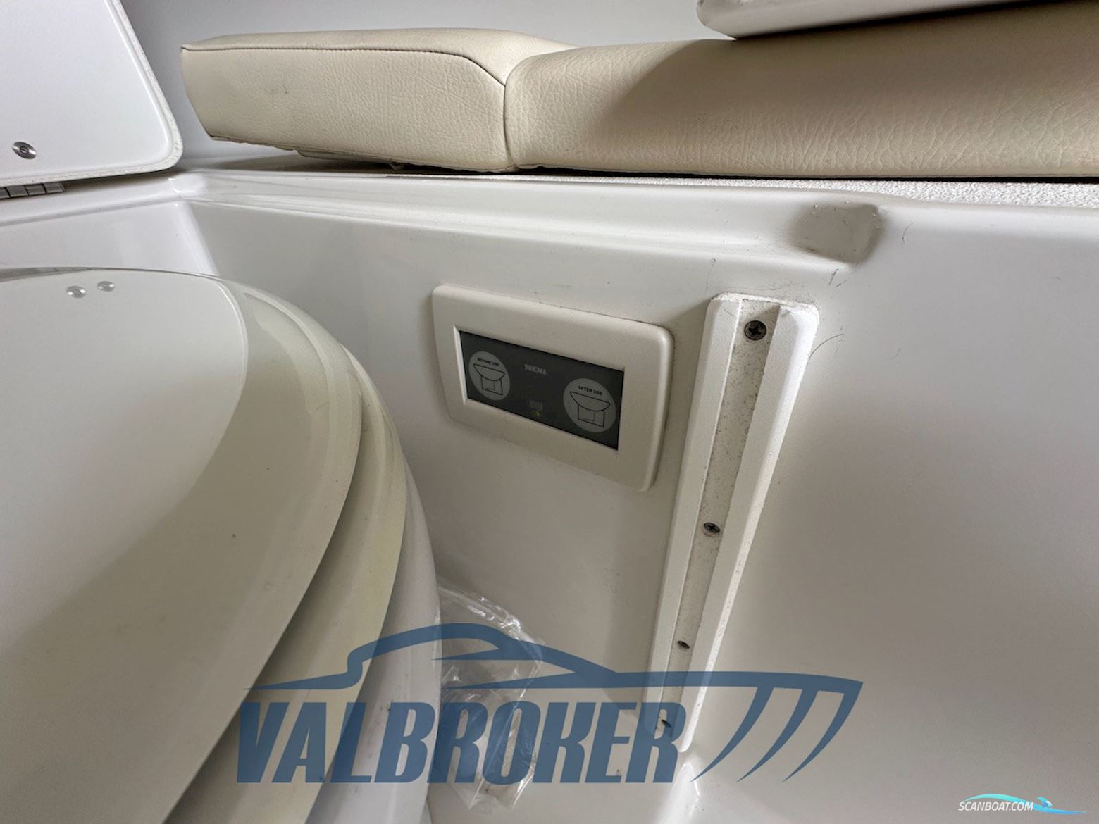 CHRIS CRAFT CORSAIR 28