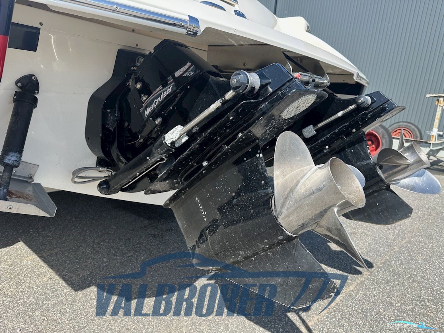 CHRIS CRAFT CORSAIR 28