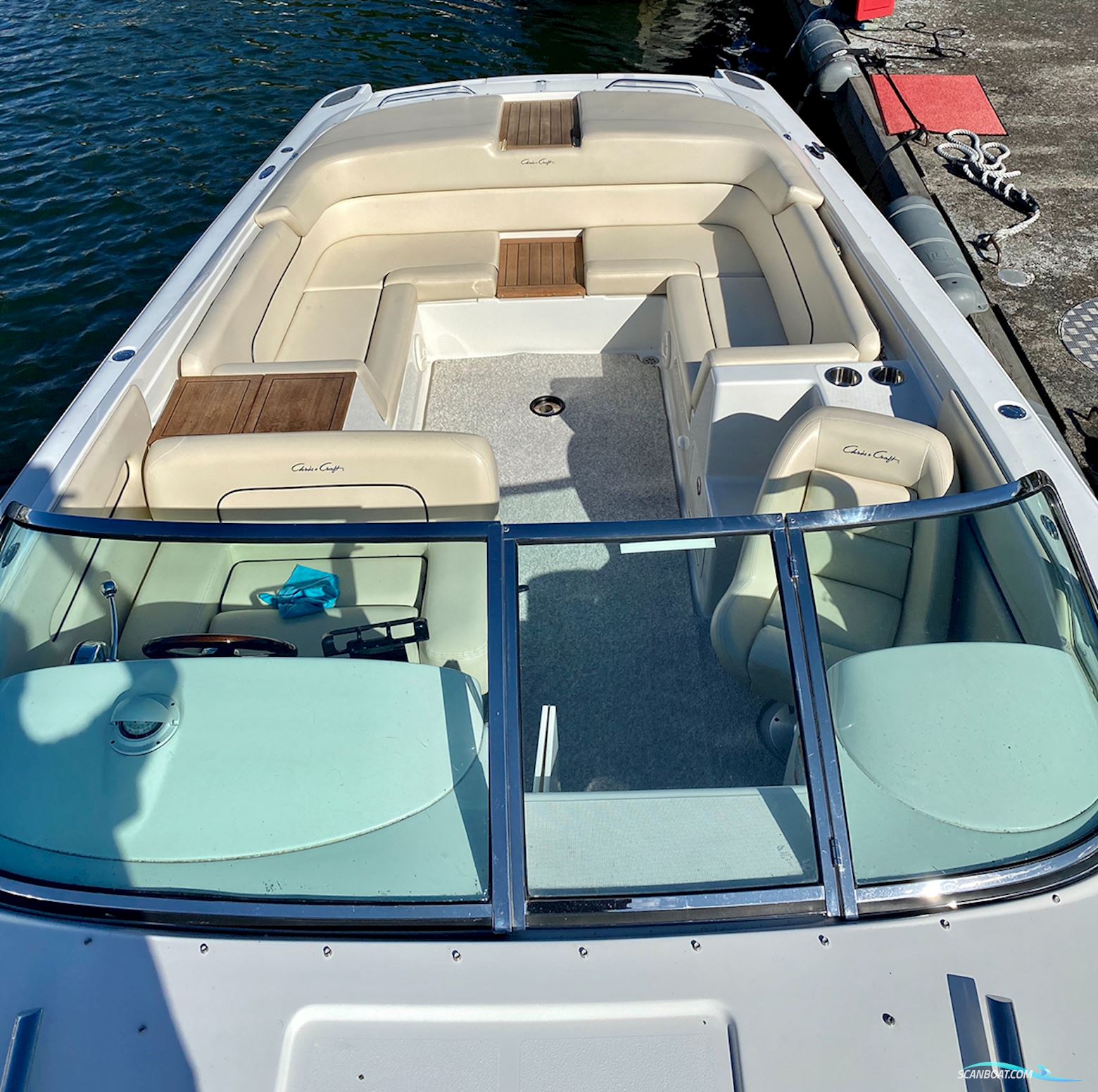 Chris-Craft Corsair 28