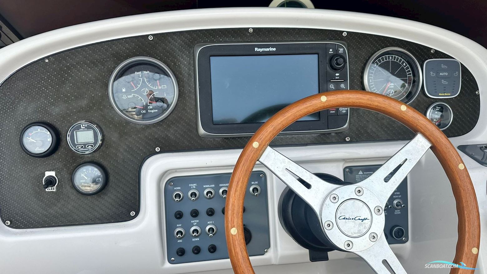 Chris Craft Corsair 28