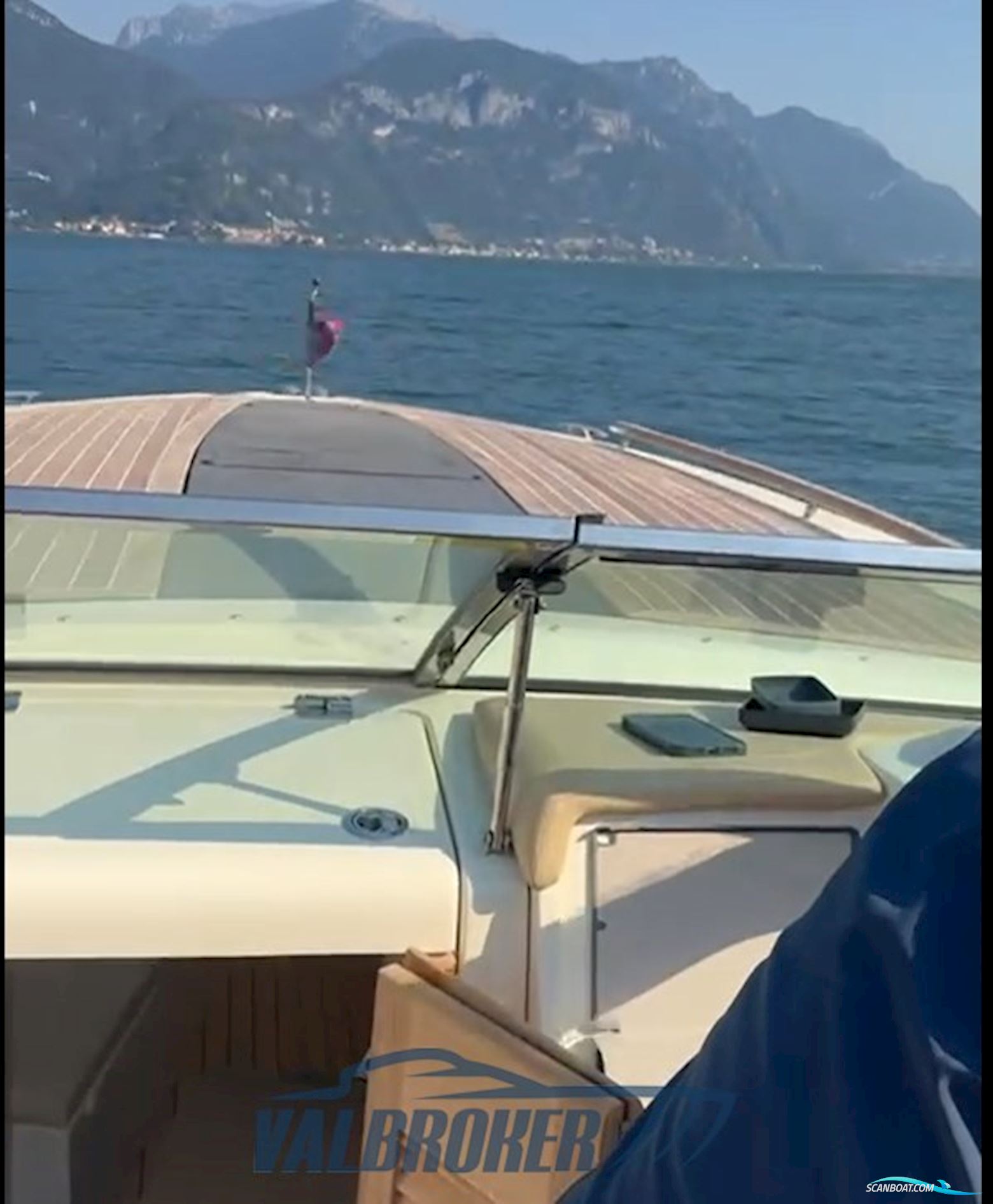 CHRIS CRAFT CORSAIR 32