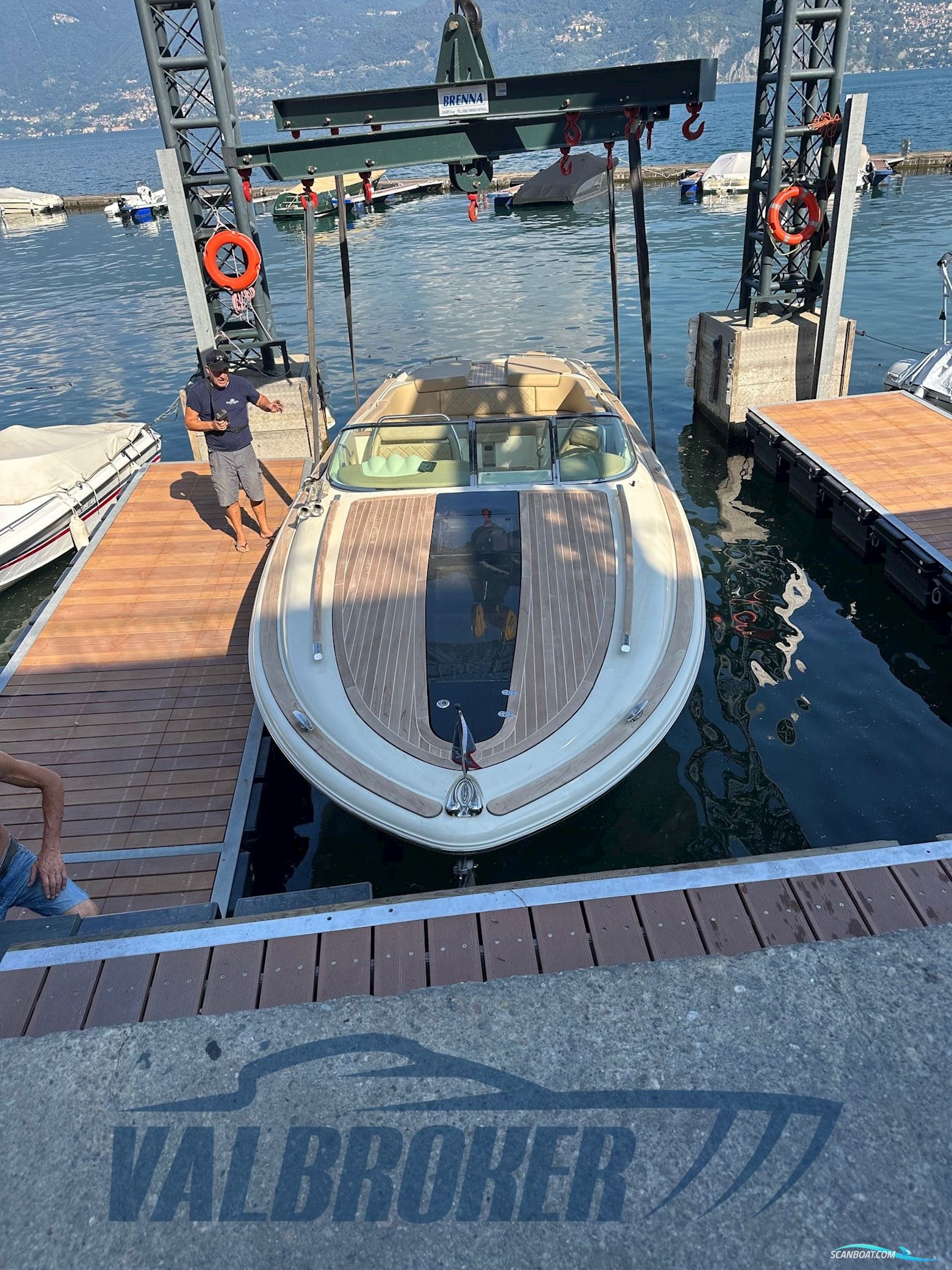 CHRIS CRAFT CORSAIR 32