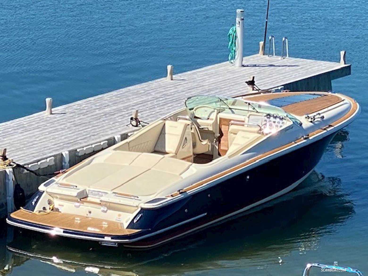 Chris-Craft Corsair 32