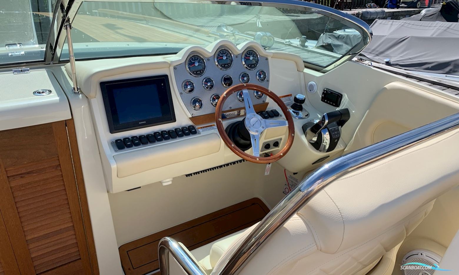 Chris-Craft Corsair 32