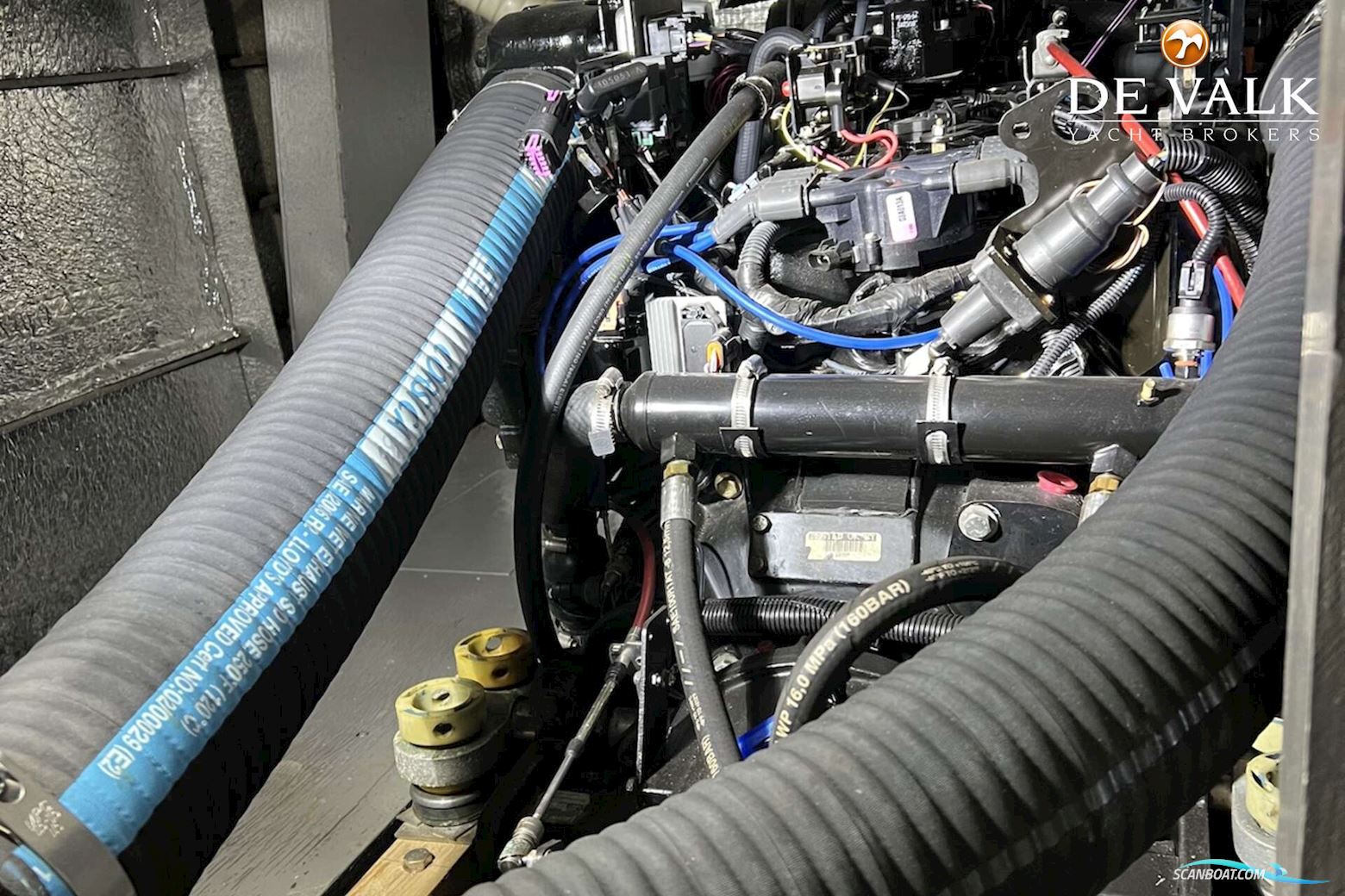 Chris-Craft Roamer Express Deluxe