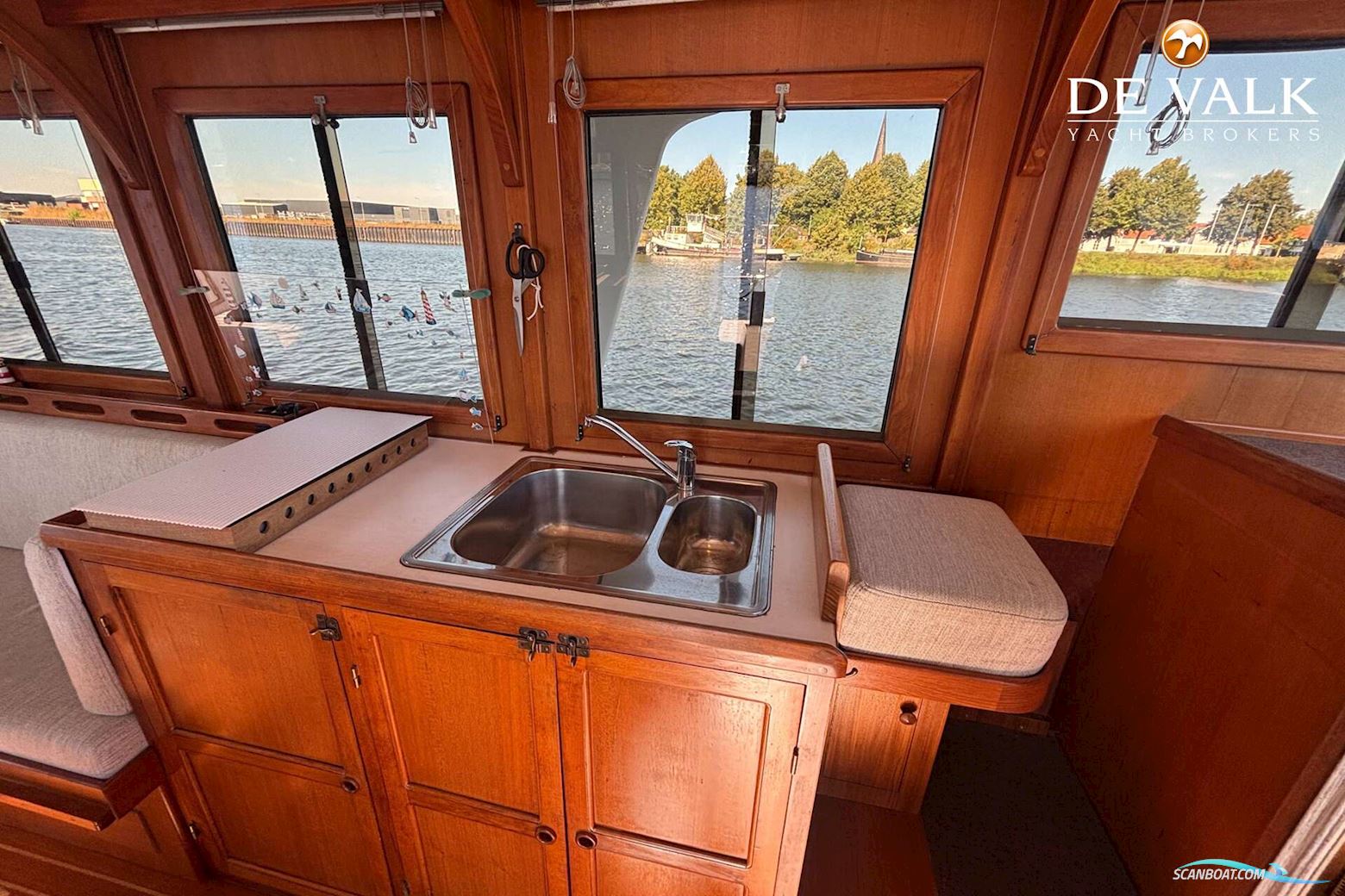 CHUNG HWA BOAT BUILDING TRAWLER 36 SEA SEDAN
