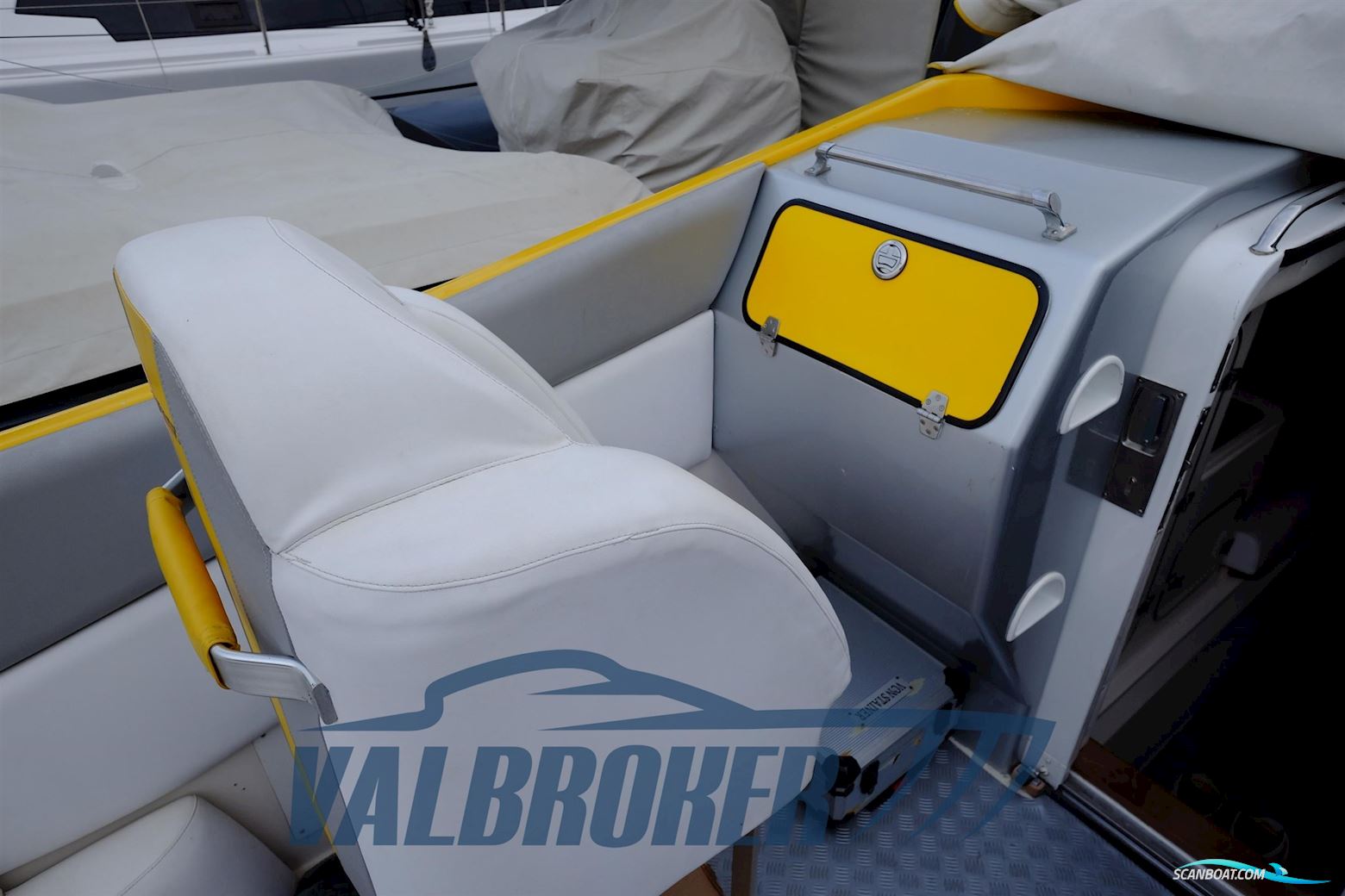 Cigarette R.T. 35' Cafe' Racer