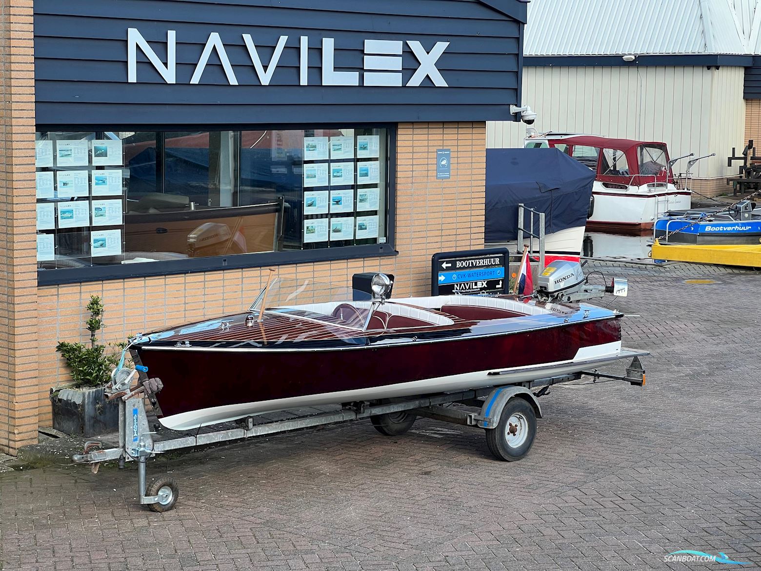 Classic Klassieke Houten Speedboot Bristo 450 Motorboat 1950, with Honda engine, The Netherlands