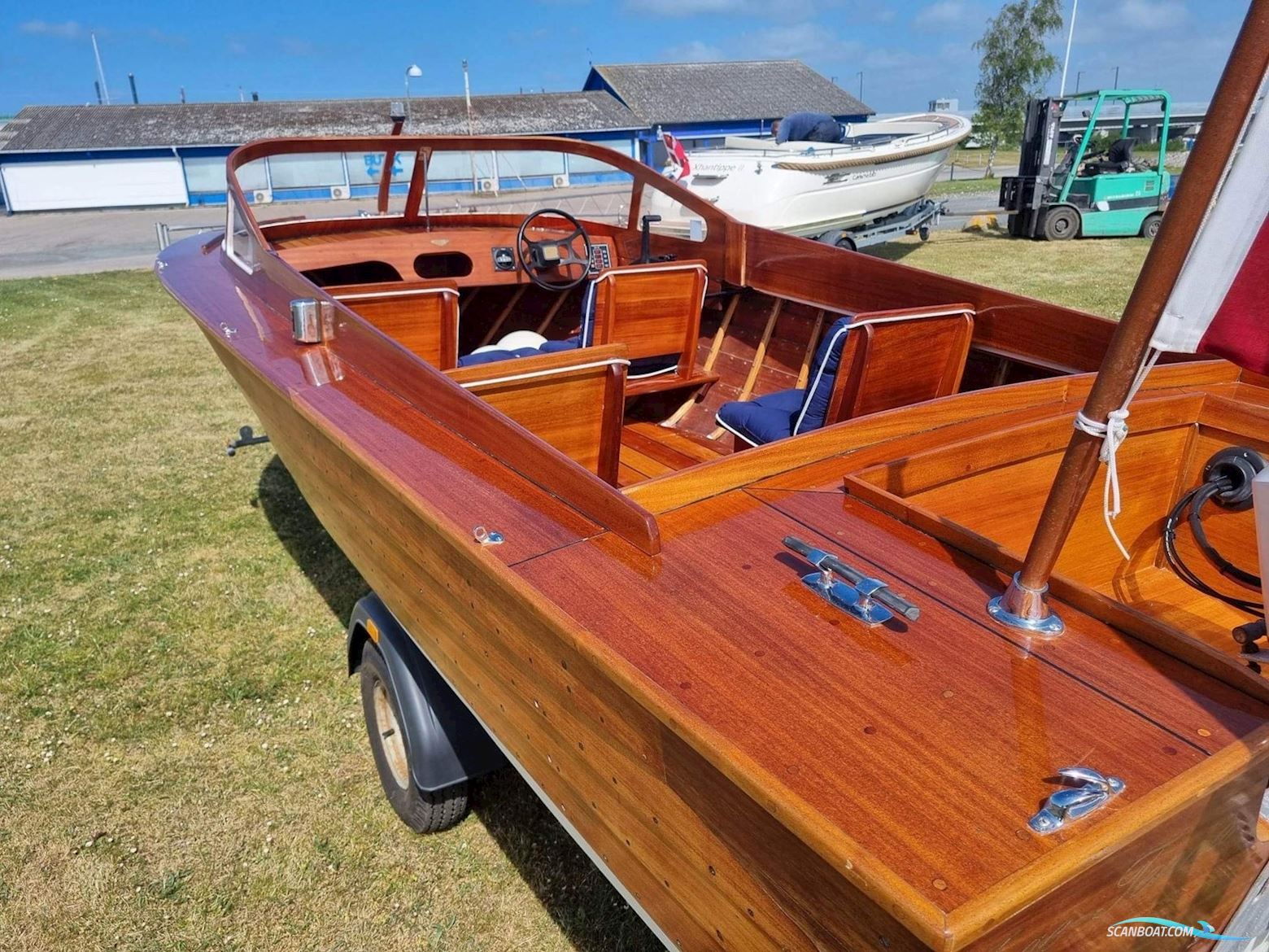 Classic Mahogany Daycruiser