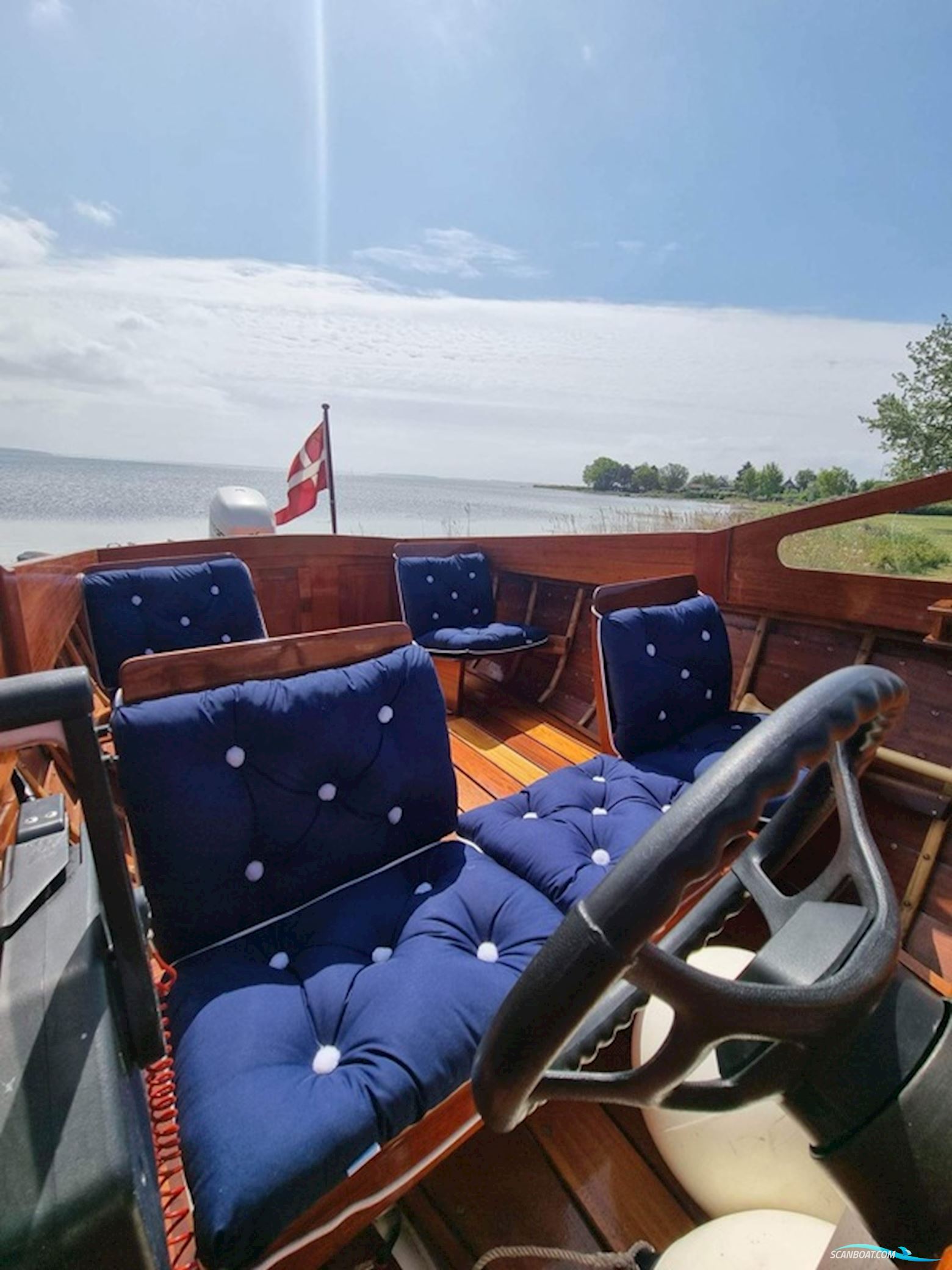 Classic Mahogany Daycruiser