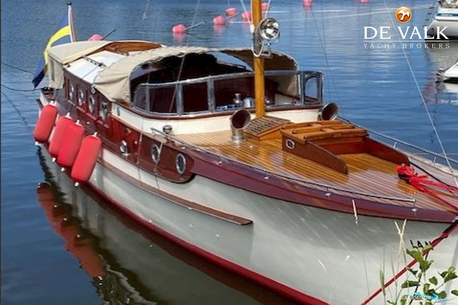 Classic Motor Yacht