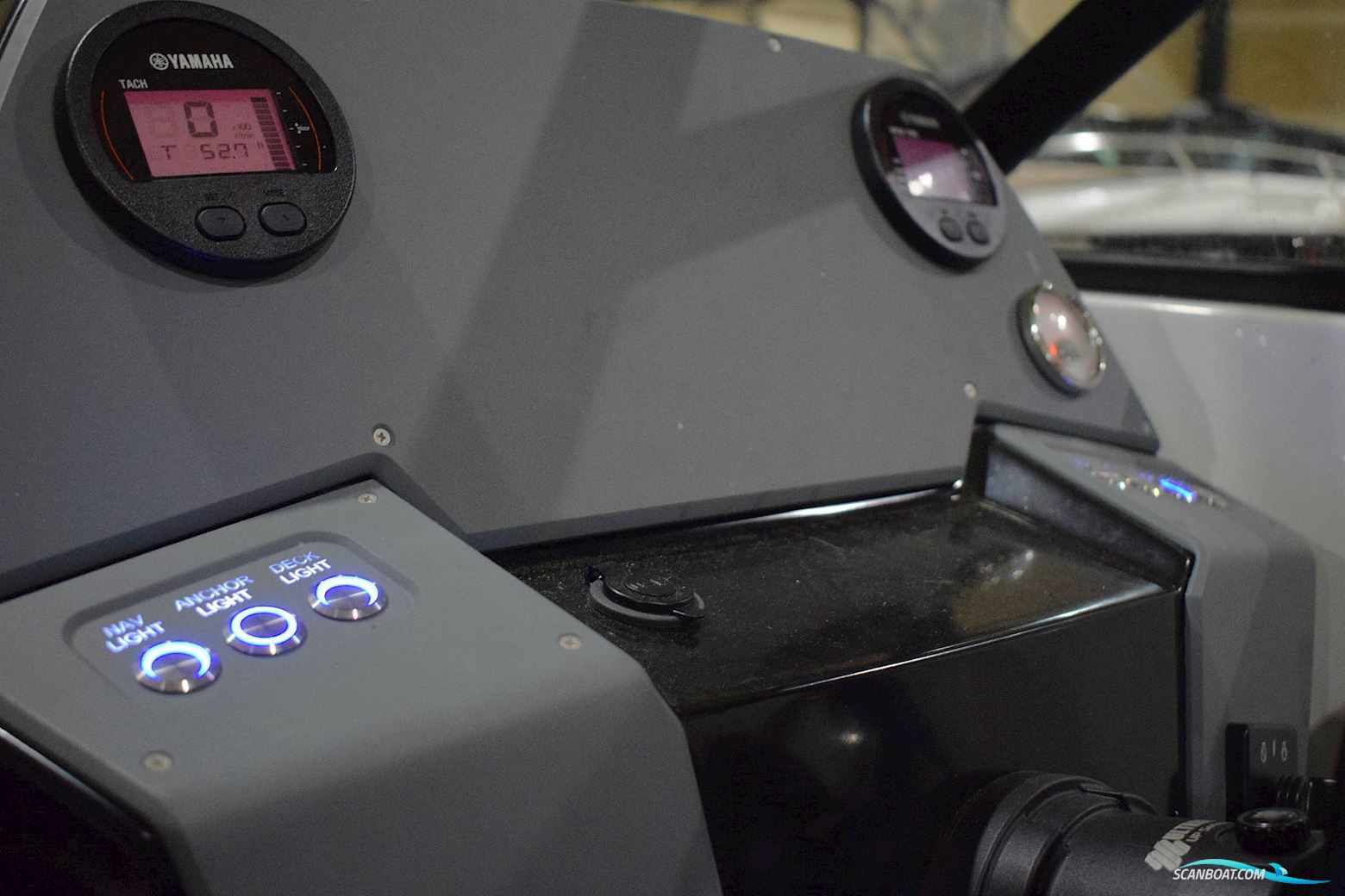 Coaster 600 BR m/100 HK Yamaha og udstyr