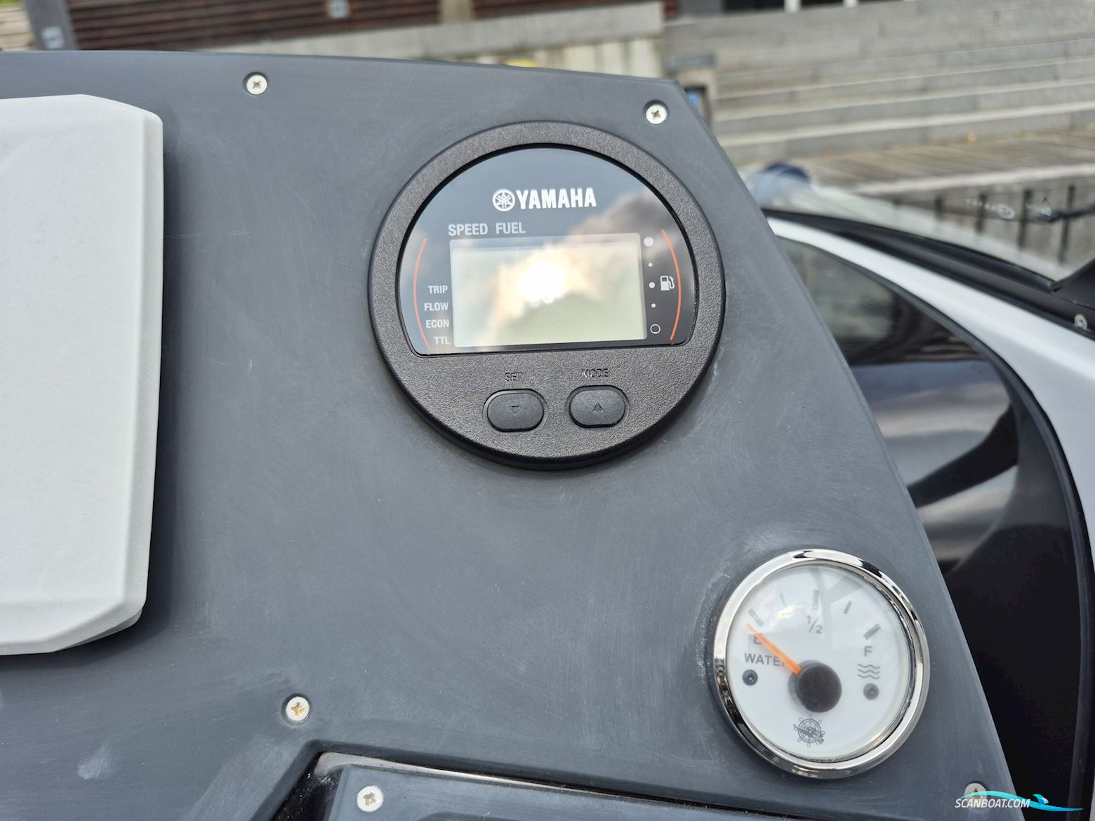 Coaster 600 DC Day Cruiser