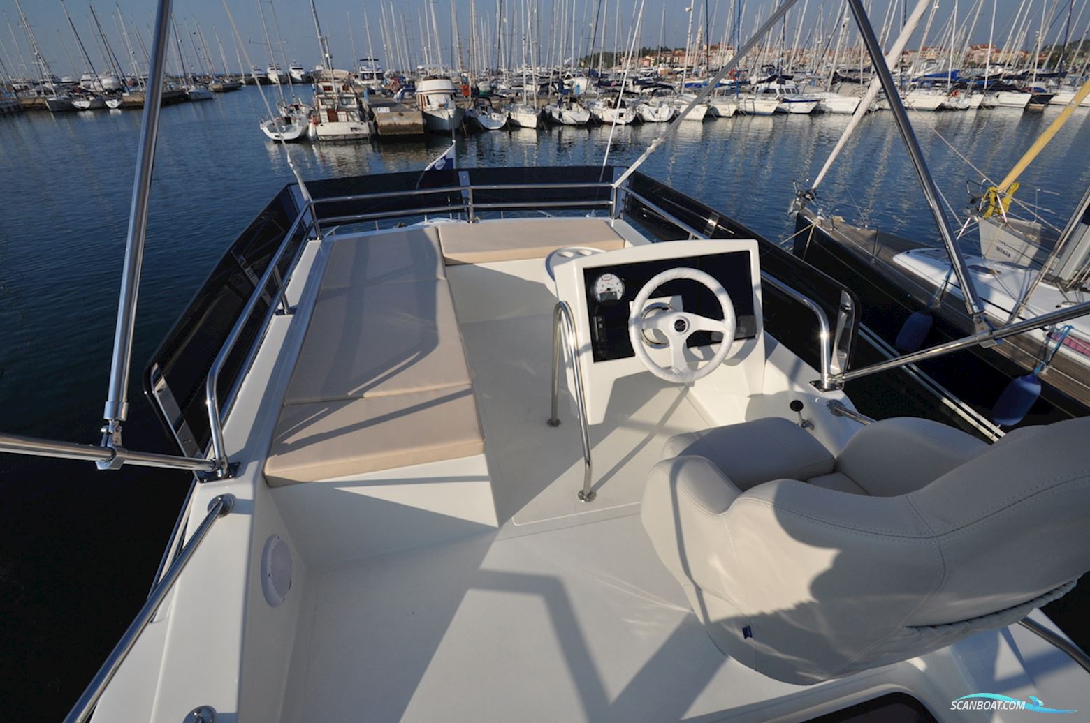 Cobra Yachts Futura 40 Grand Horizon