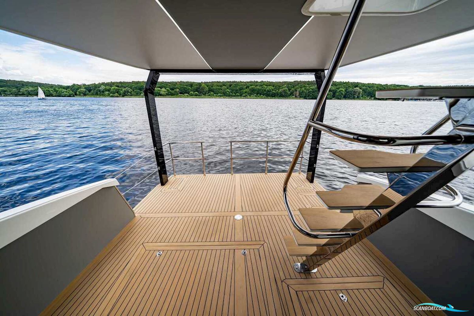 Cobra Yachts Maestro 42 Fly
