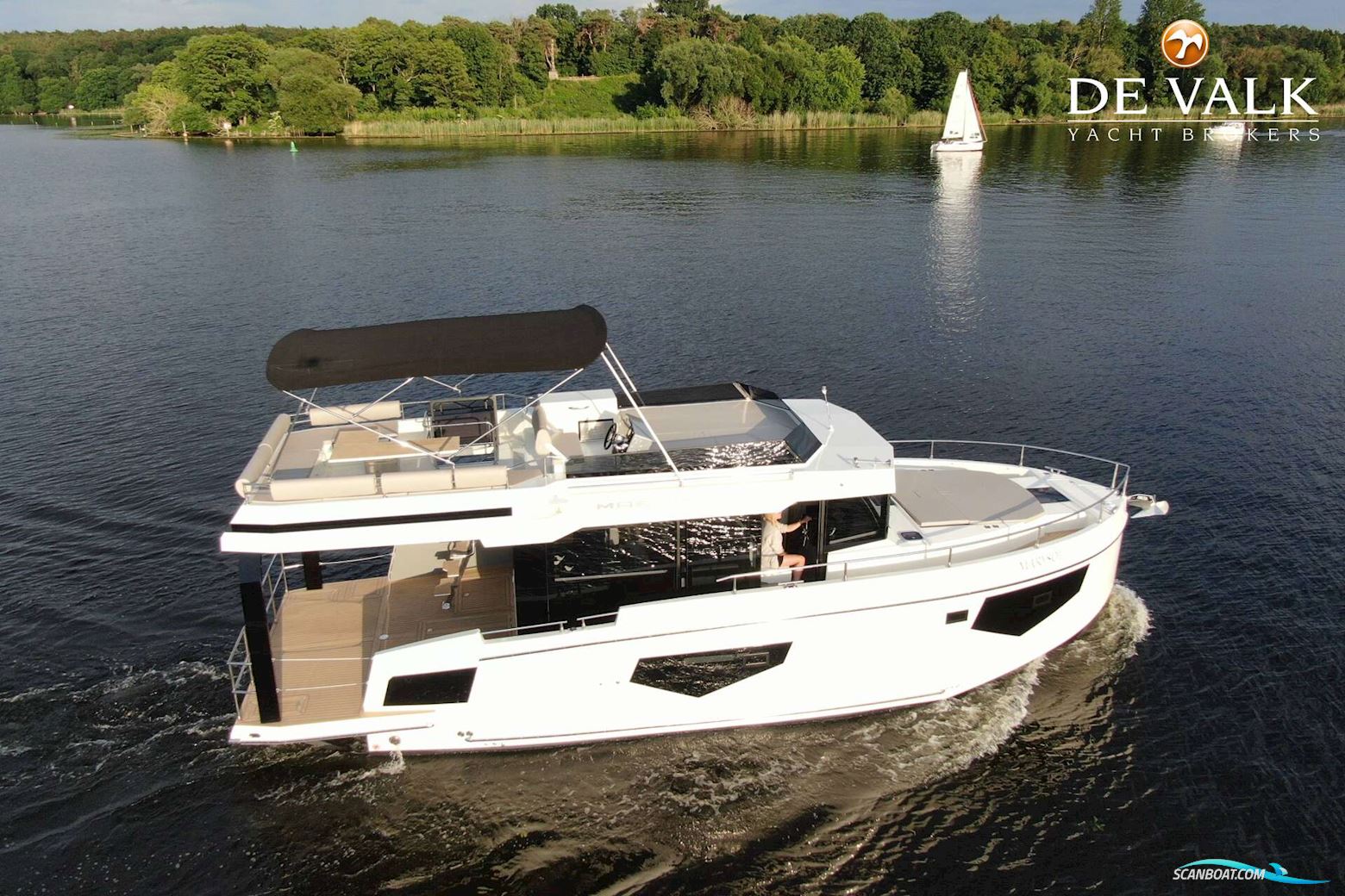 Cobra Yachts Maestro 42