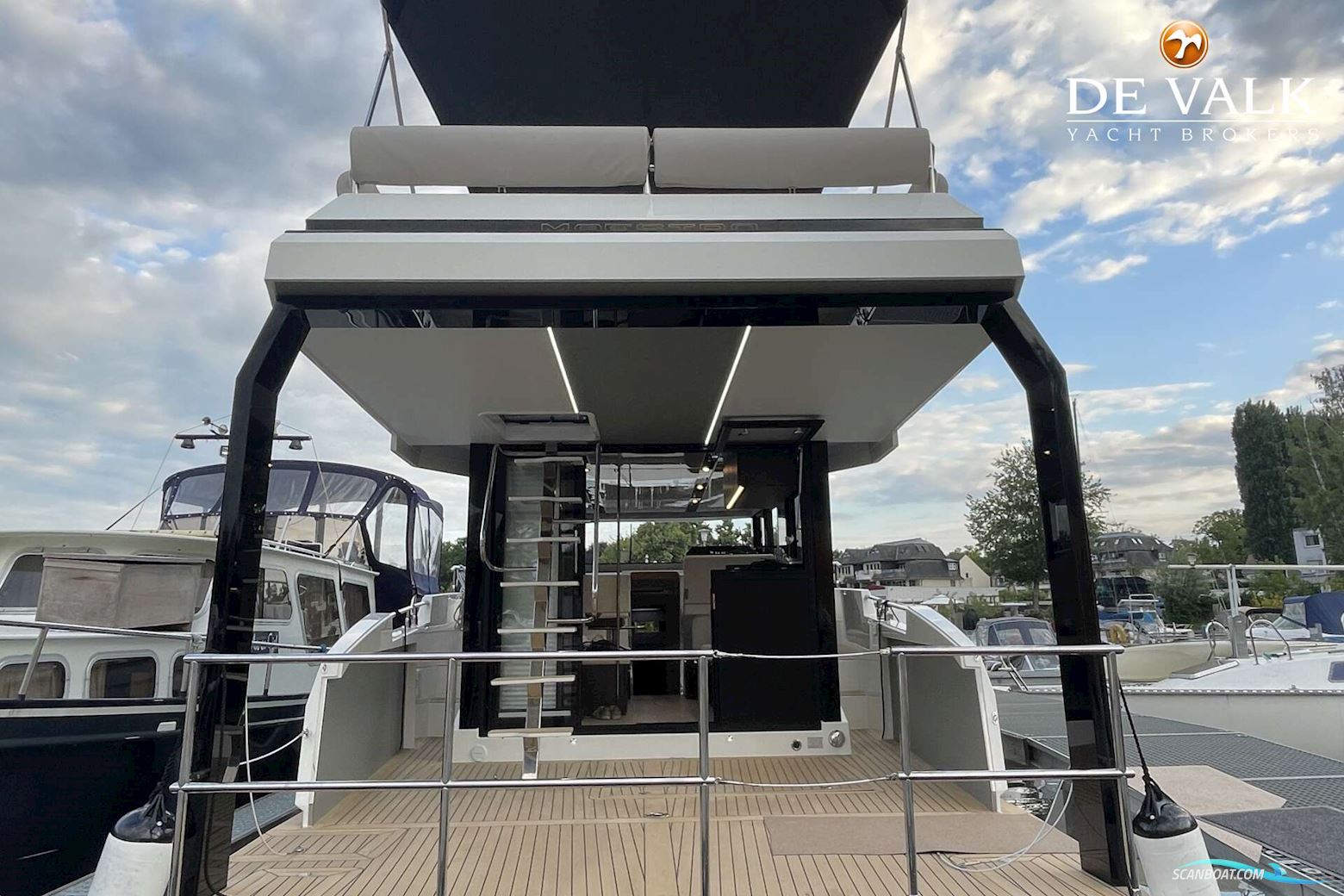 Cobra Yachts Maestro 42