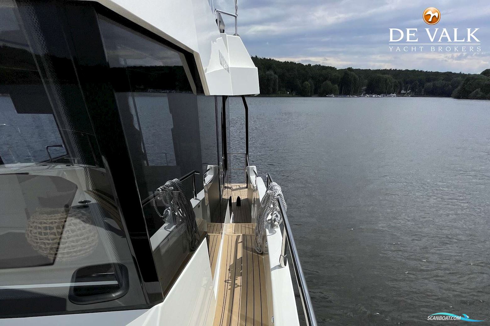 Cobra Yachts Maestro 42