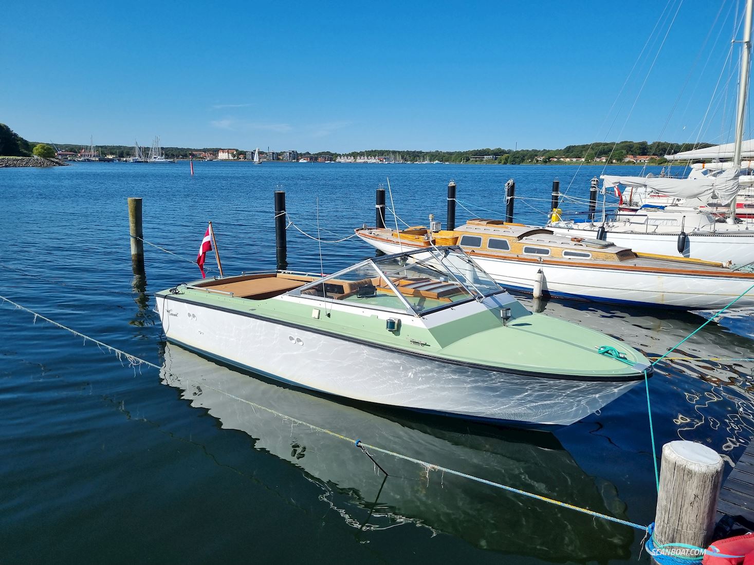 Coronet 21 DC Motorboat 1974, with Volvo Penta AQ170 engine, Denmark