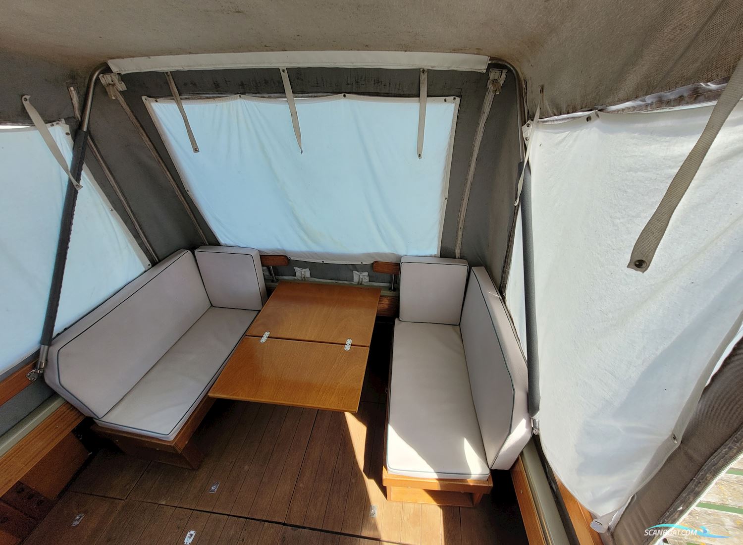 Coronet 32 Commander Wing