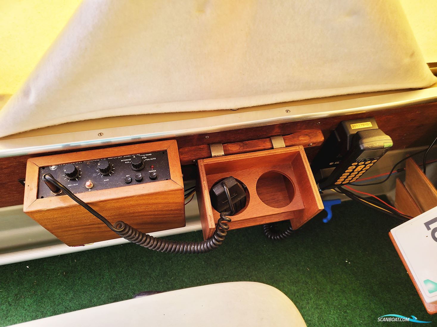 Coronet 32 Commander Wing