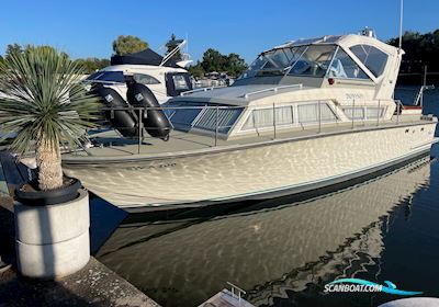 Coronet 32 Commander Wing Motorboat 1980, with Volvo Penta engine, Germany