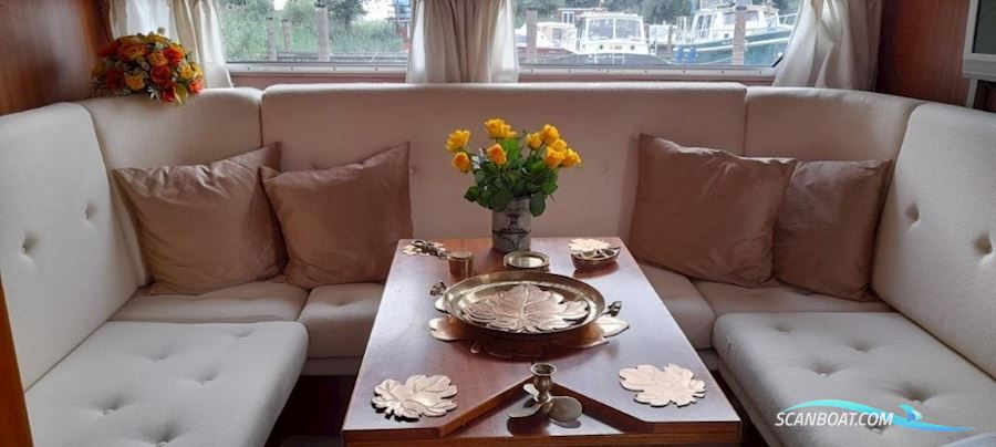 Coronet Commander 38`