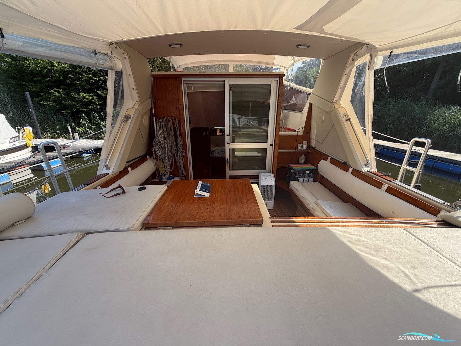 Coronet Commander 38`