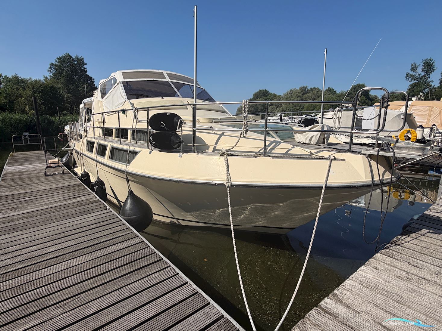 Coronet Commander 38`