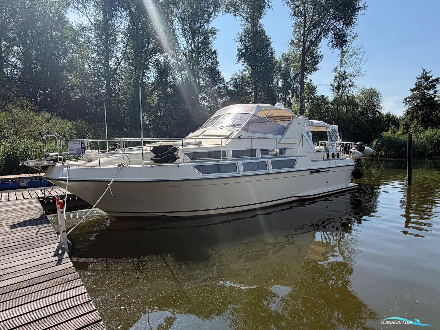 Coronet Commander 38` Motorboat 1987, with Cummins engine, Germany