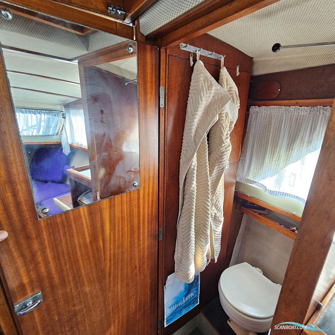Coronet De Luxe 24 Cabin, i April Nyere Mercury Motor