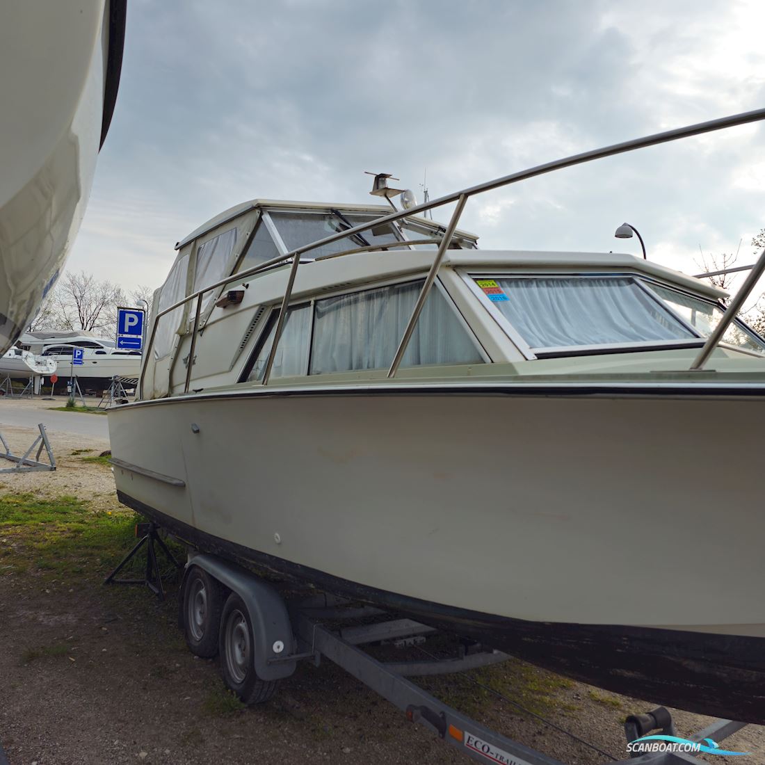 Coronet De Luxe 24 Cabin, Special Kun nu i April Nyere Mercury Motor