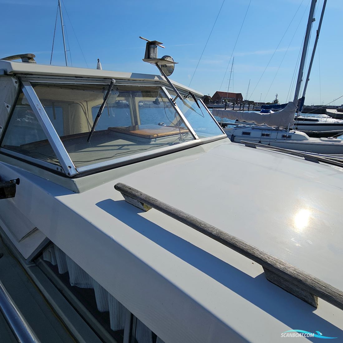 Coronet De Luxe 24 Cabin, Tilbud i April Nyere Mercury Motor