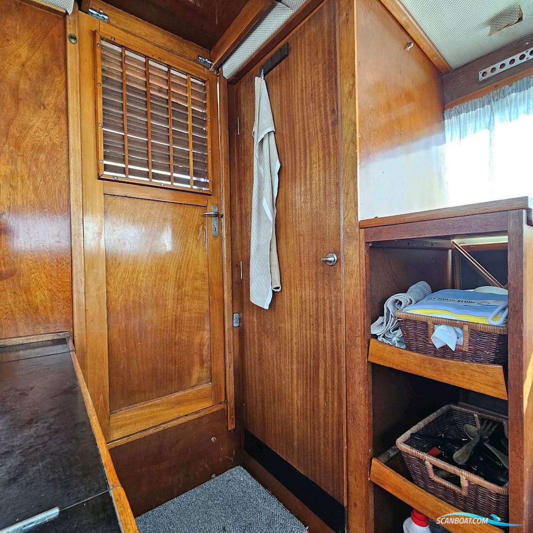 Coronet De Luxe 24 Cabin, Tilbud i April Nyere Mercury Motor