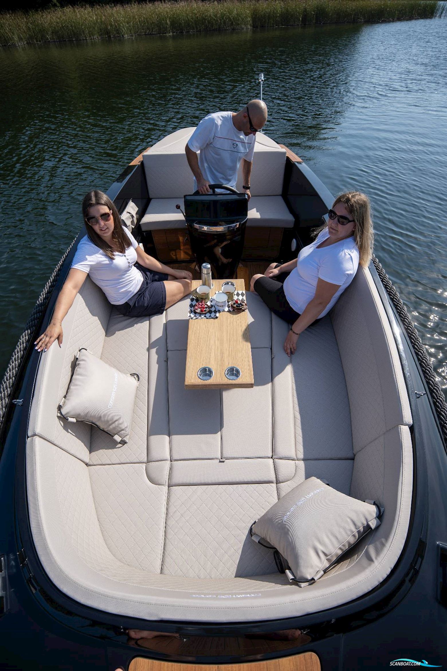 Corsiva 625 Tender 25 HK Yamaha/Udstyr