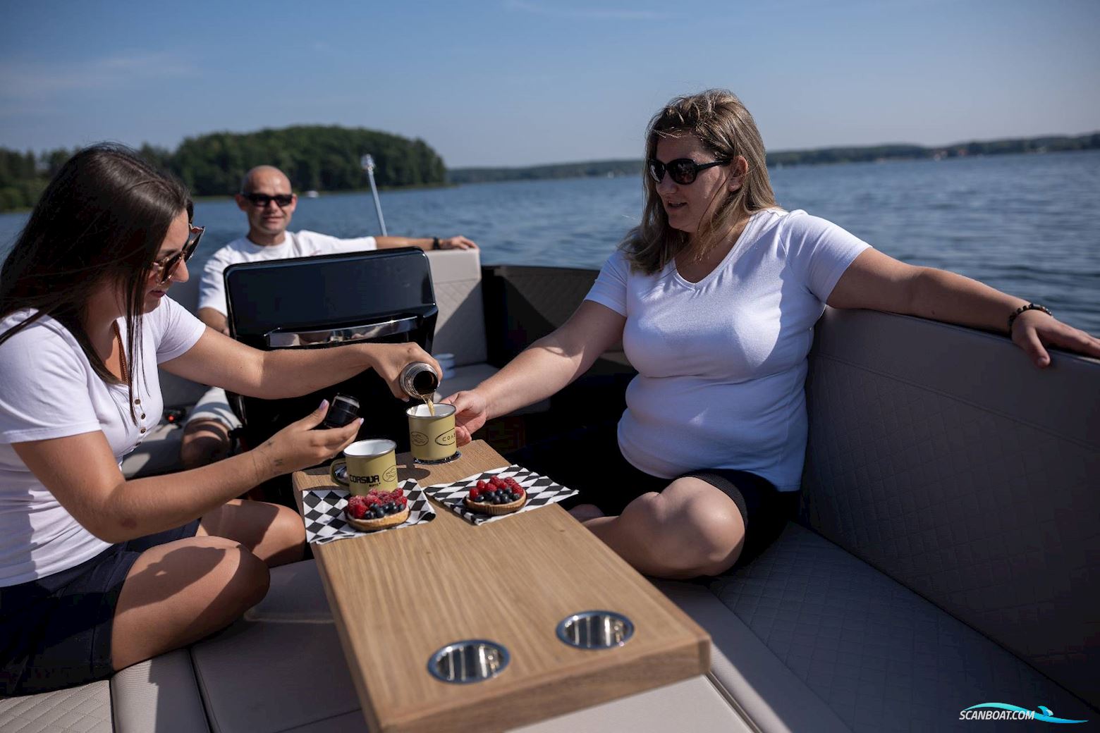 Corsiva 625 Tender 25 HK Yamaha/Udstyr