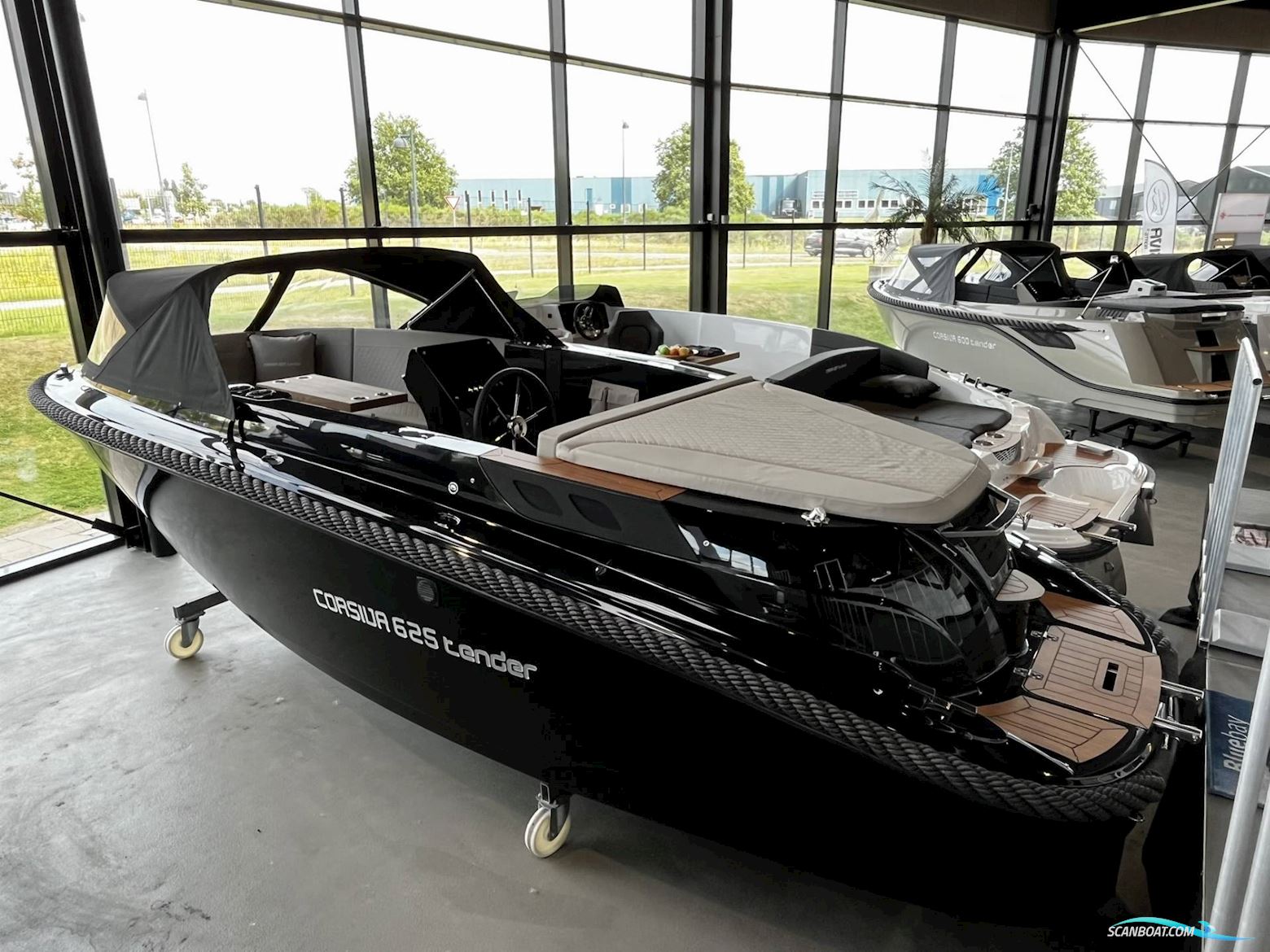 Corsiva 625 Tender 25 HK Yamaha/Udstyr