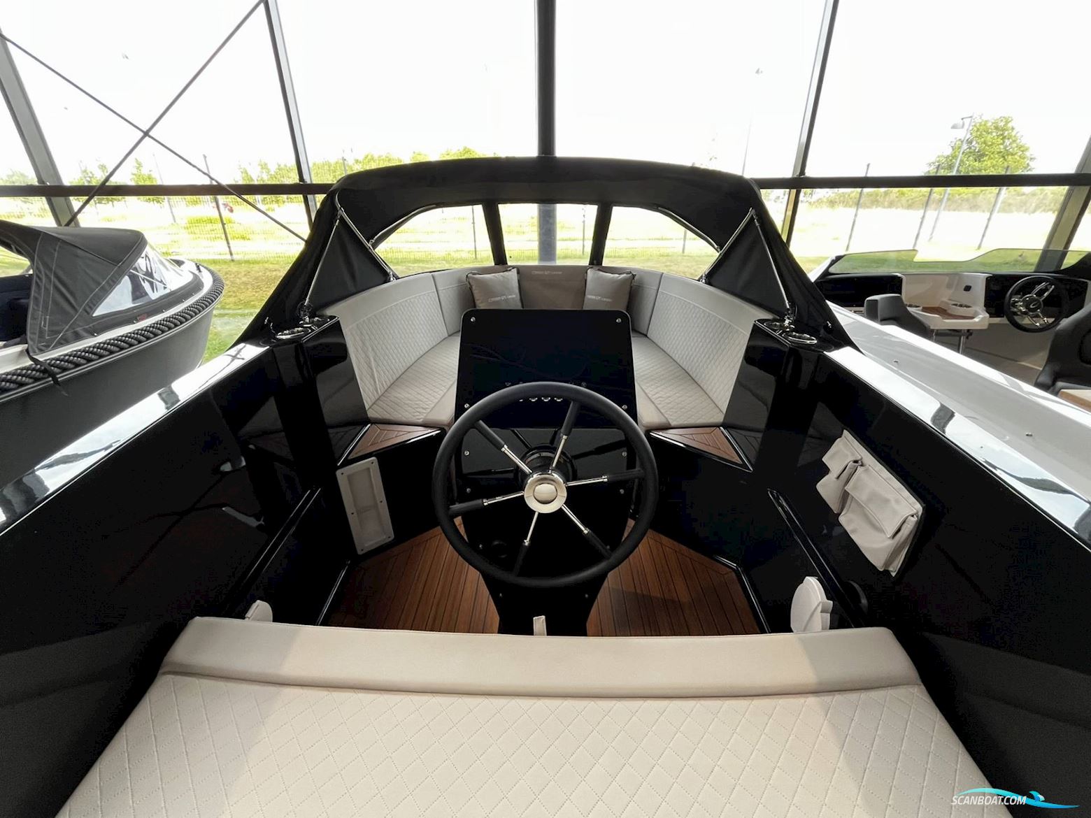 Corsiva 625 Tender 25 HK Yamaha/Udstyr