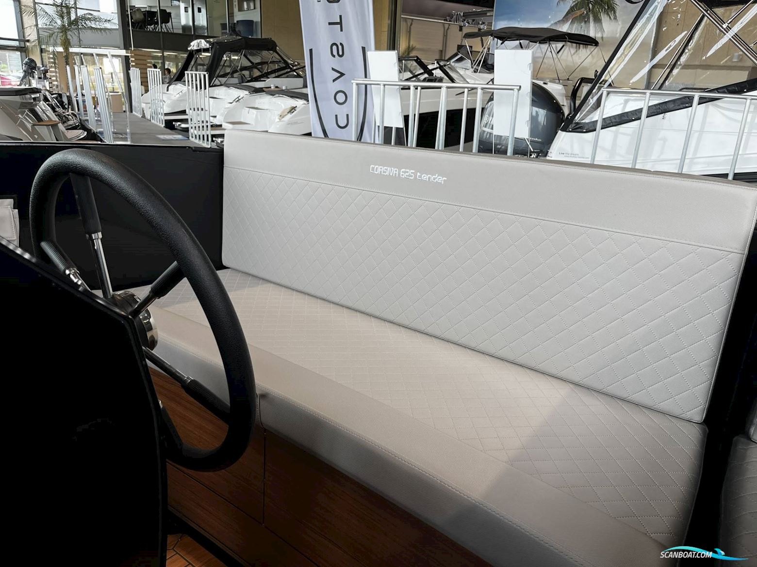 Corsiva 625 Tender 25 HK Yamaha/Udstyr