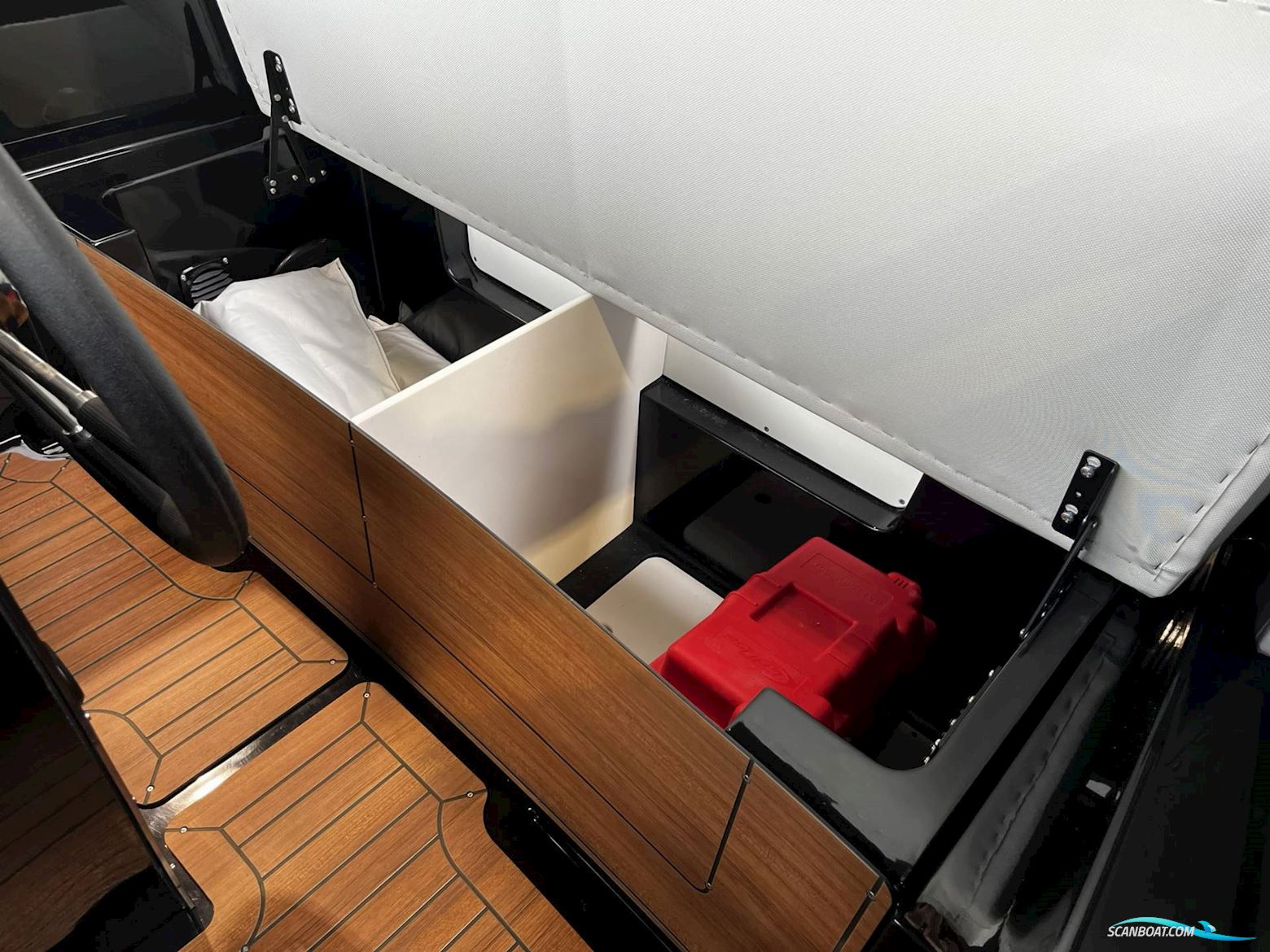 Corsiva 625 Tender 25 HK Yamaha/Udstyr