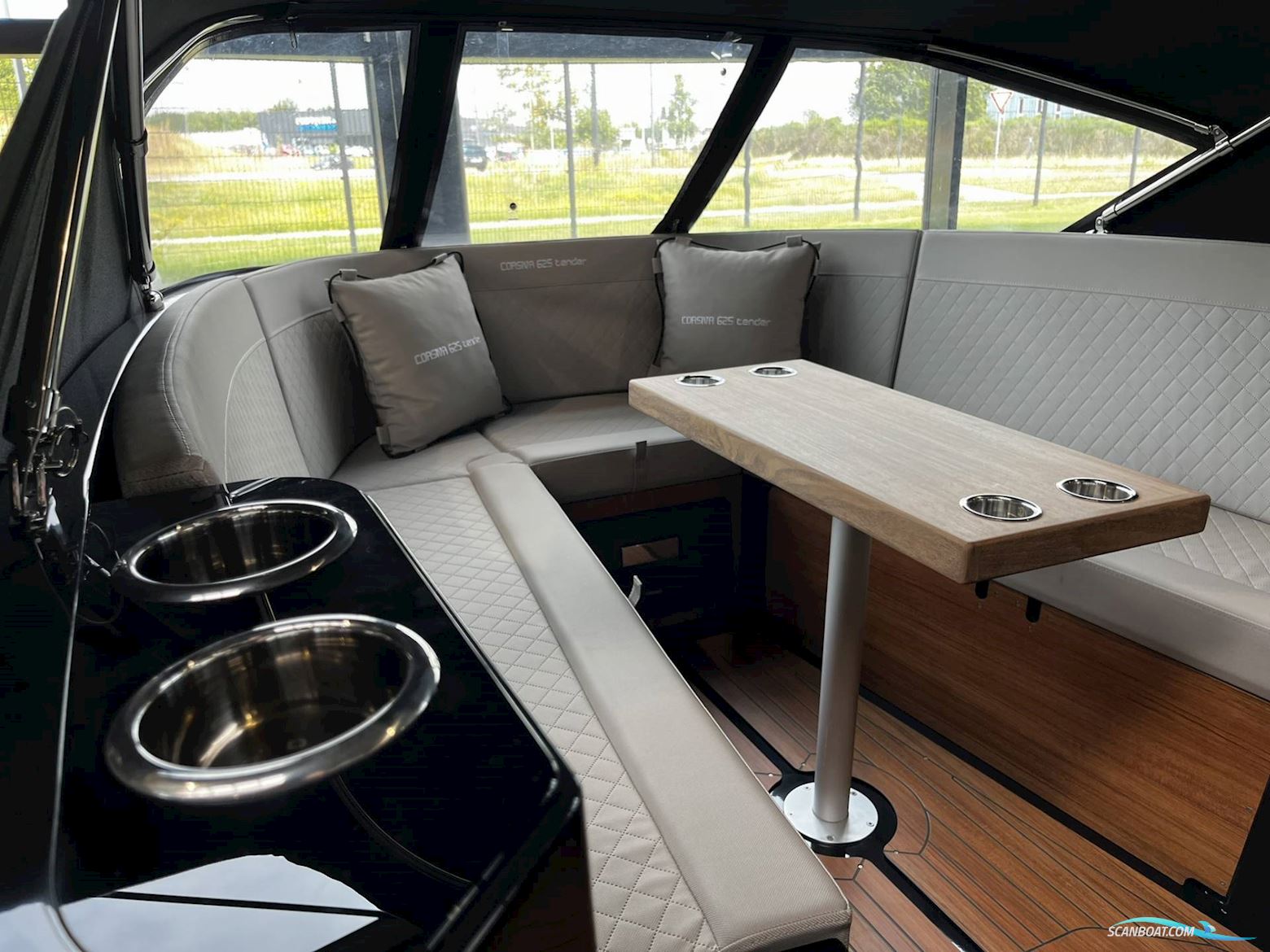 Corsiva 625 Tender 25 HK Yamaha/Udstyr