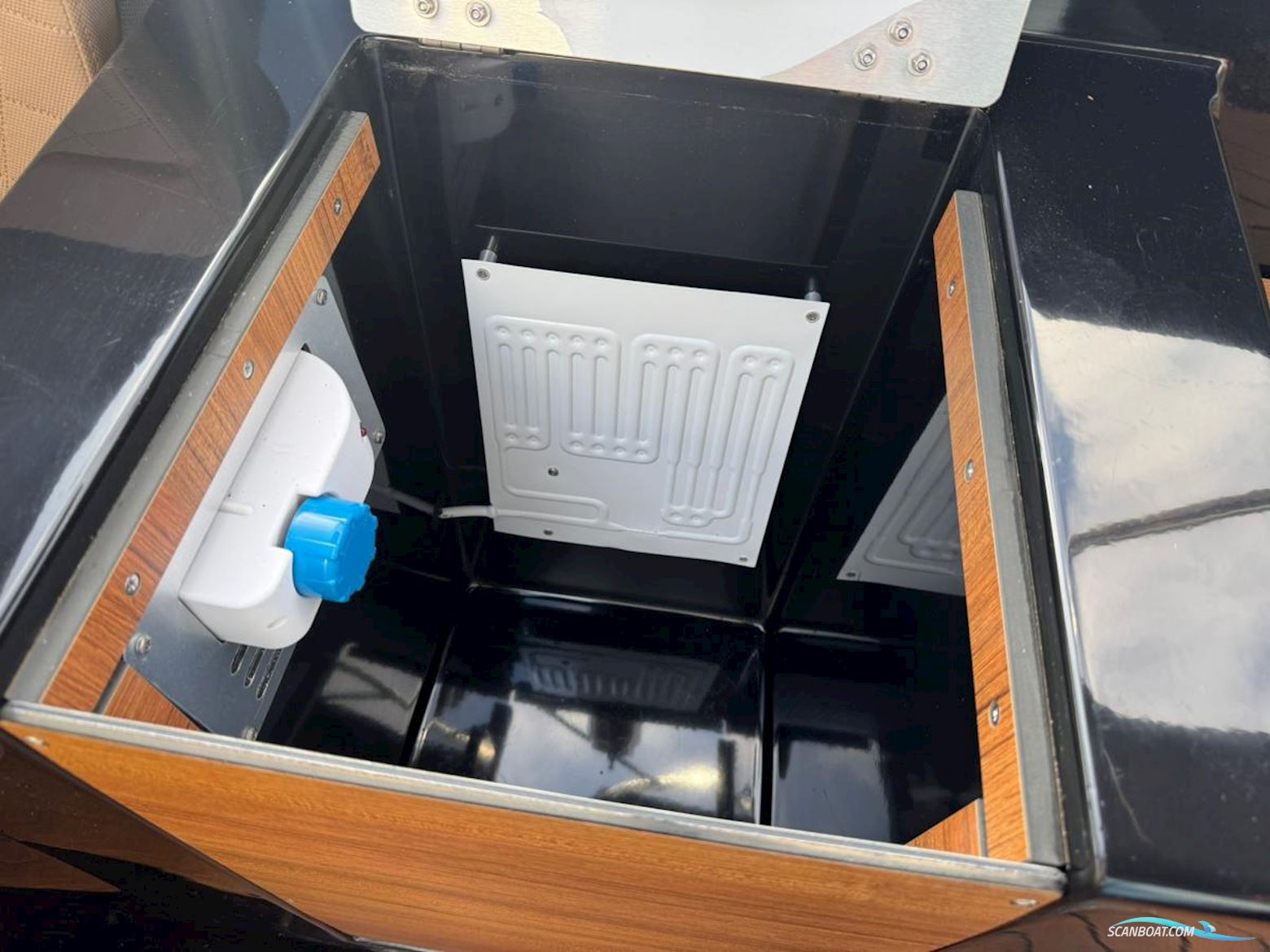 Corsiva 650 Tender Sold