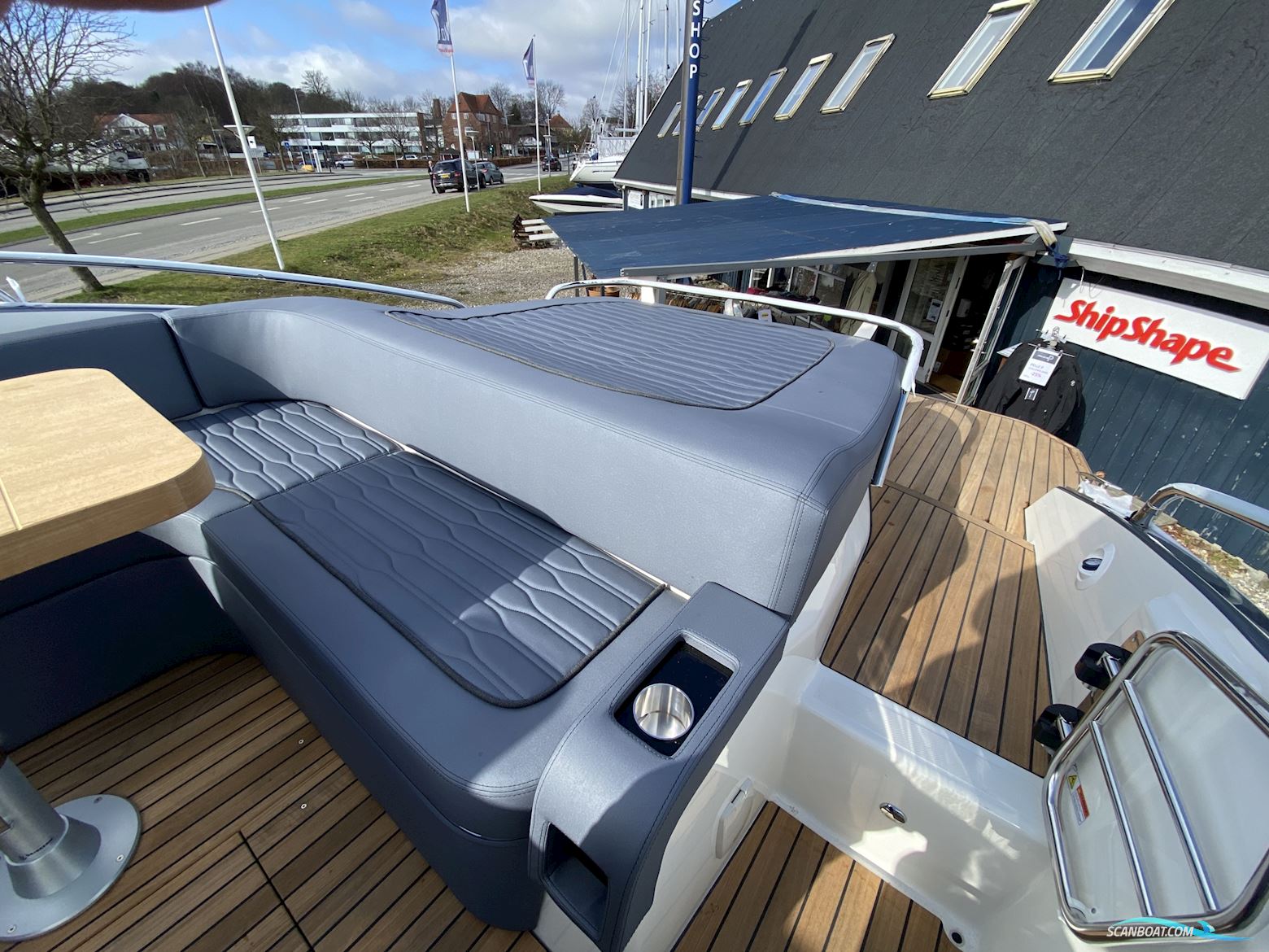 Cranchi E30 Endurance (2021) YDERLIGERE NEDSAT