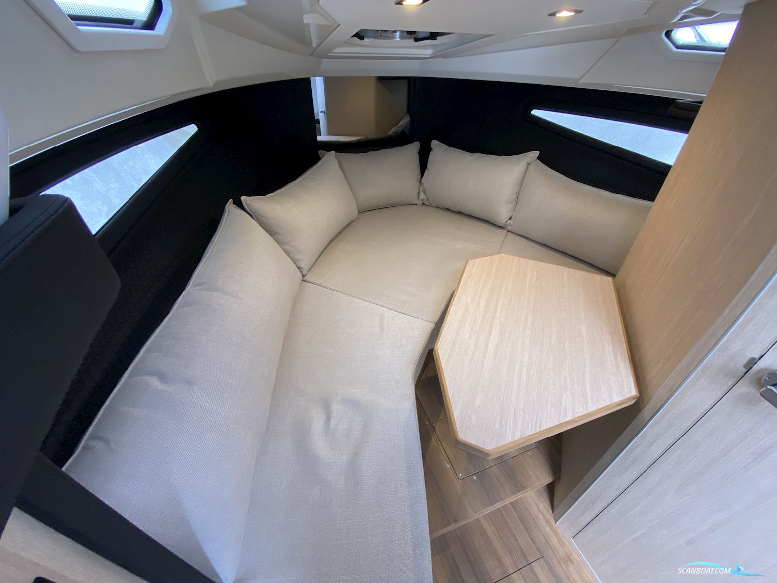 Cranchi E30 Endurance (2021) YDERLIGERE NEDSAT