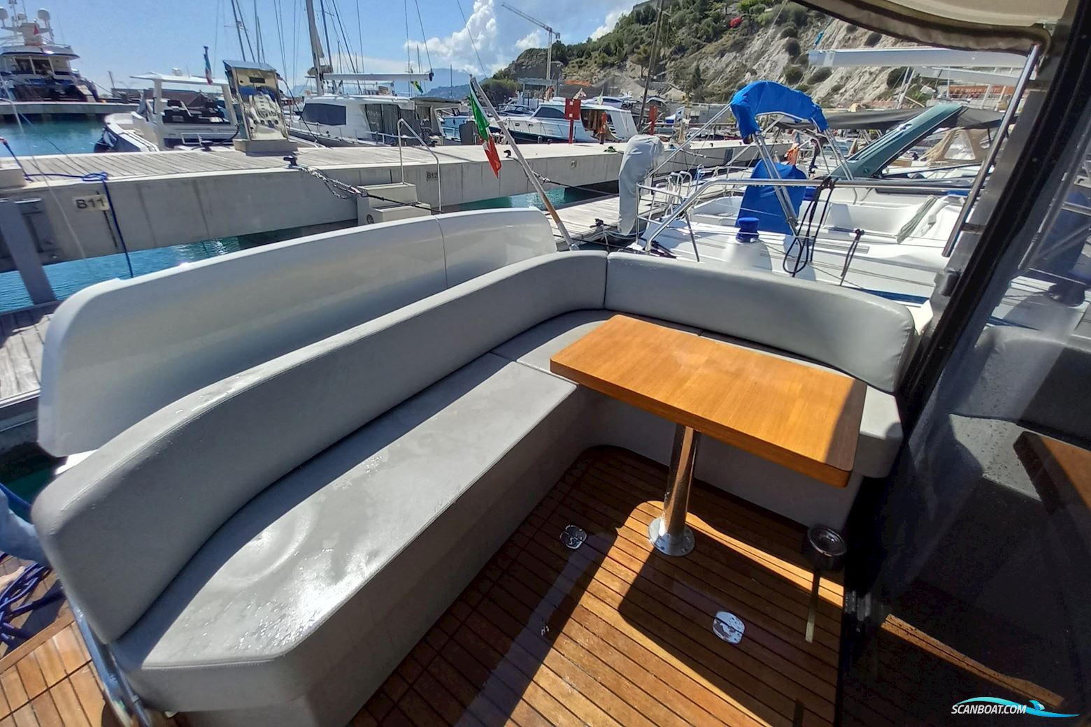 Cranchi T36 Crossover