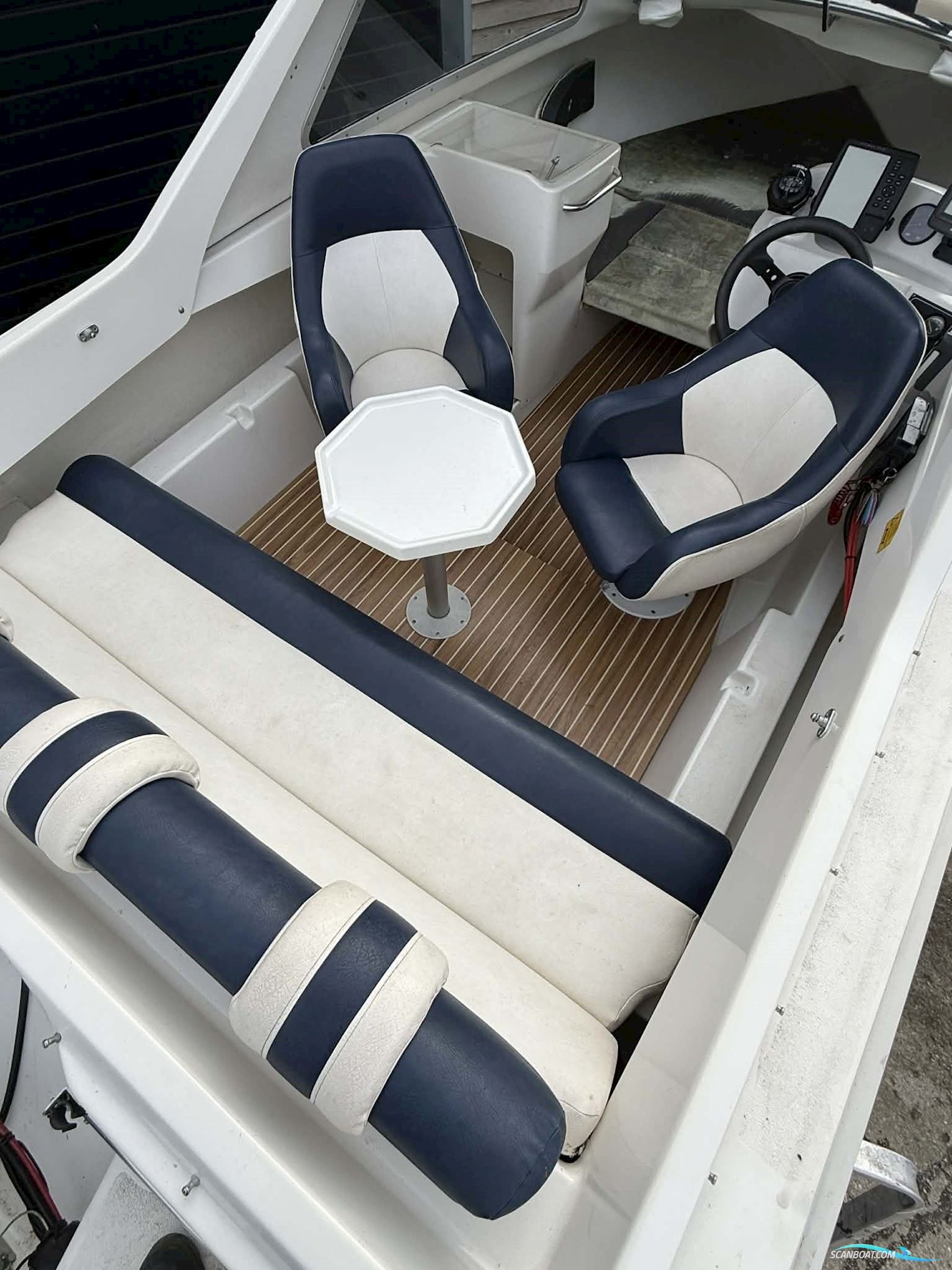 Crescent 610 Corona med 100 hk Yamaha