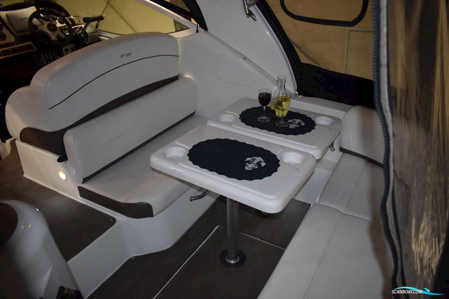 Cruiser Yachts 300 Express - Twin Volvo Penta D3/Udstyr - Diesel