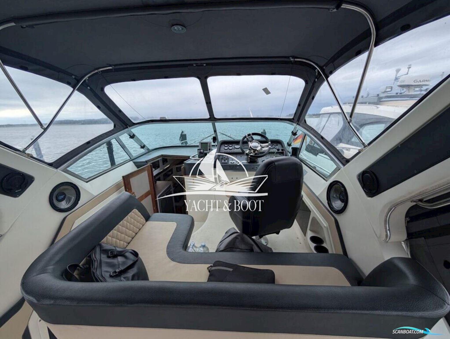 Cruiser Yachts 3270 Esprit